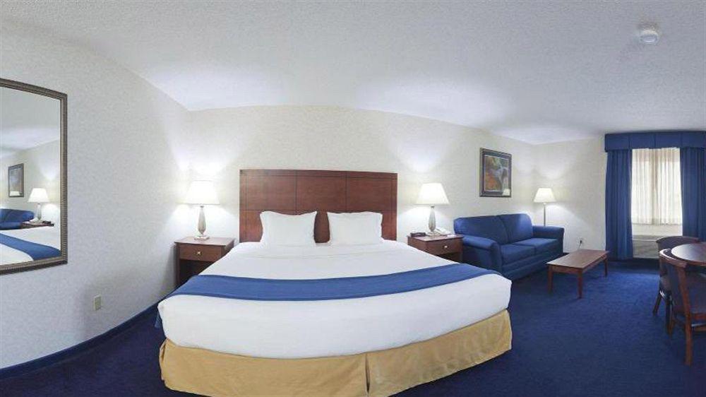 Holiday Inn Express Deforest By Ihg Kültér fotó