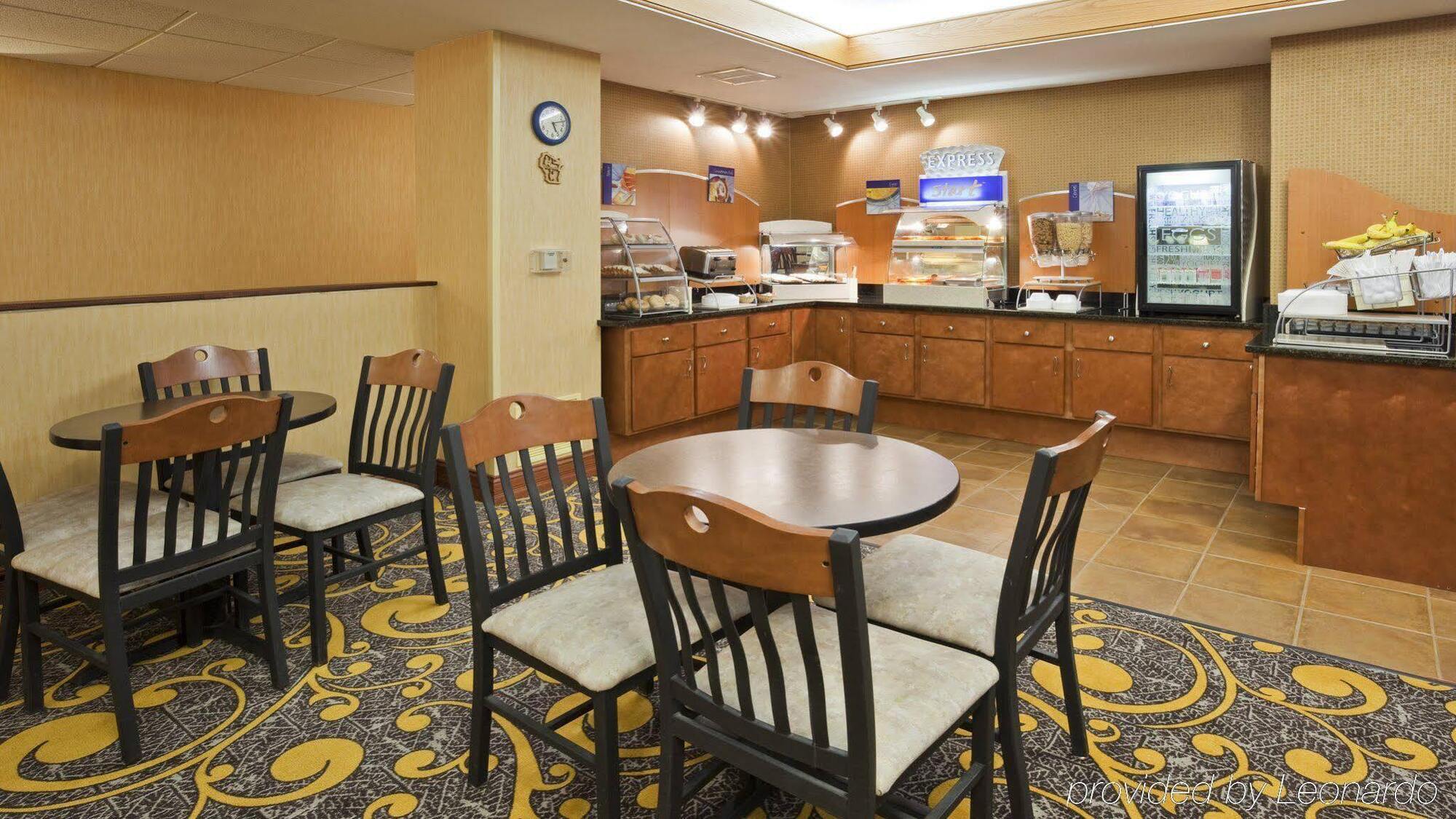 Holiday Inn Express Deforest By Ihg Kültér fotó