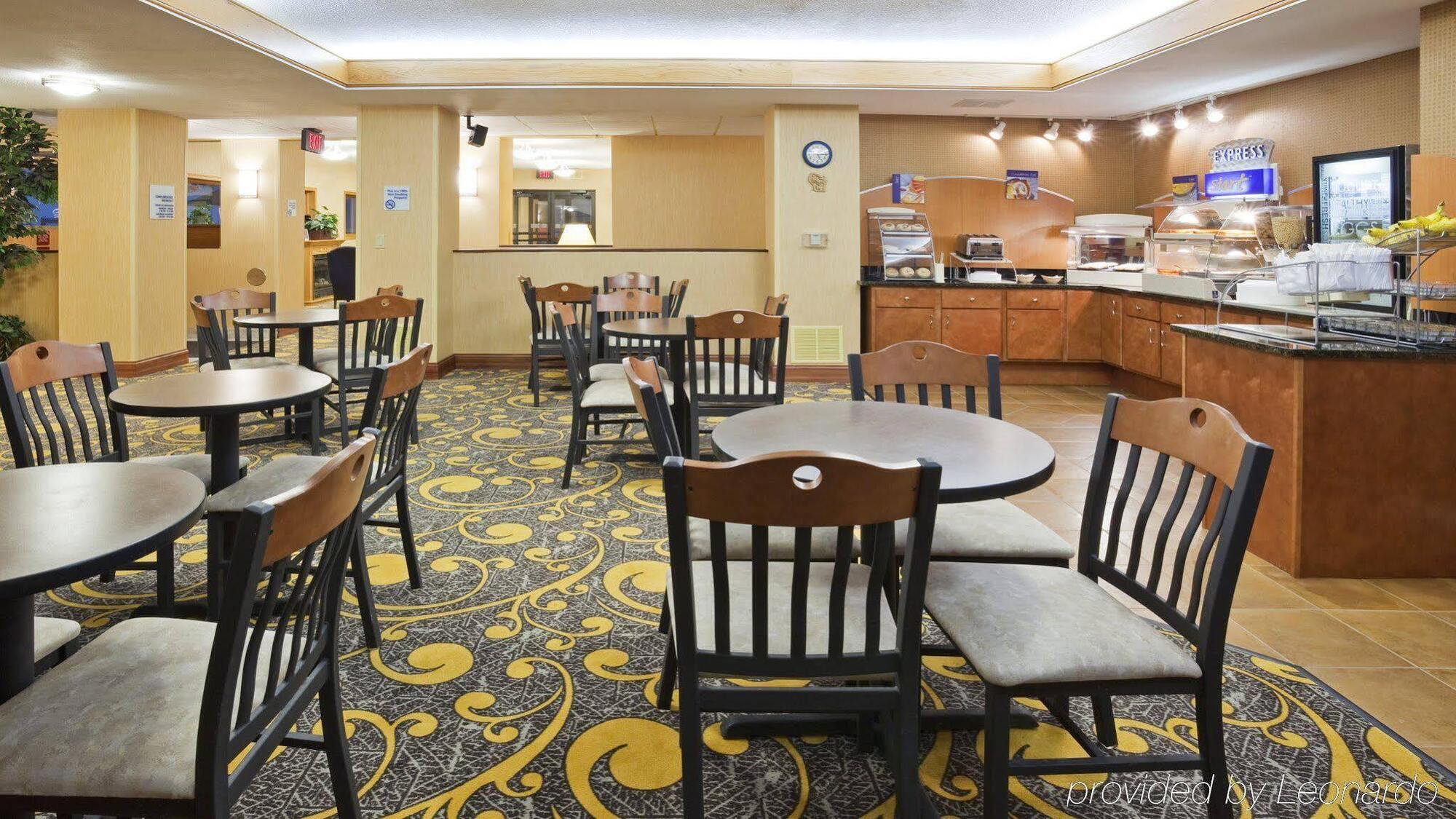 Holiday Inn Express Deforest By Ihg Kültér fotó